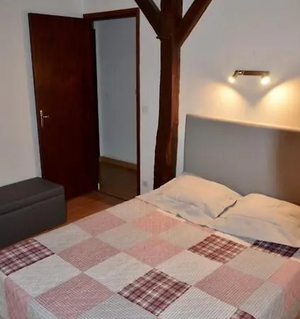Semesterbostad Grande Maison 10 Pers Vallee Du Lot Avec Piscine Et Terrain De Petanque *